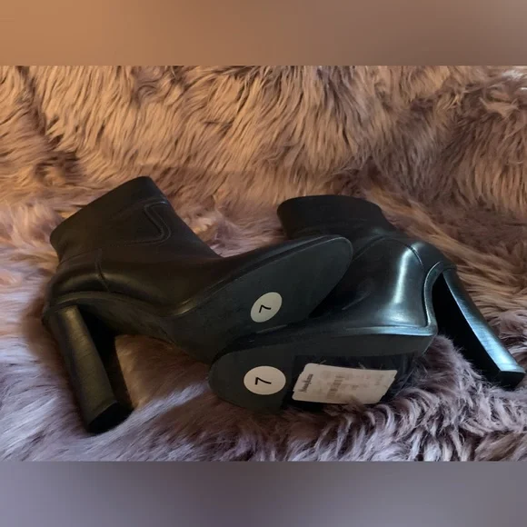 Saint Laurent Black Leather Ankle Boots Size 7 - Picture 3 of 4